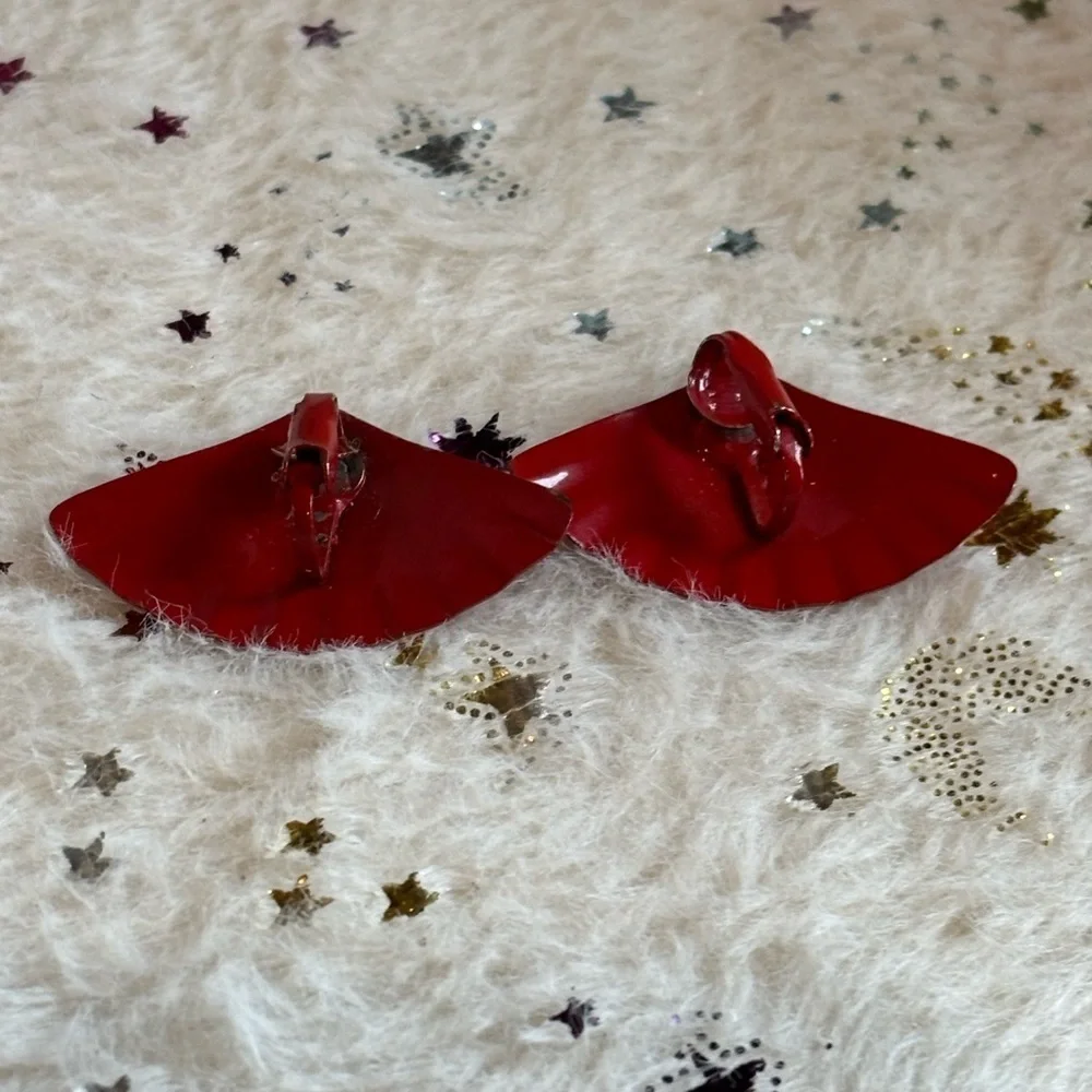 Vintage Red Fan Shell Clip on Earrings - Picture 4 of 5